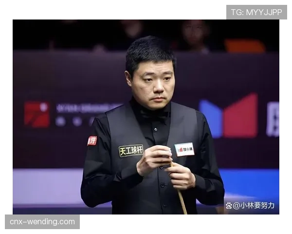 丁俊晖与沙特选手阿拉姆里赛前交流 展现体育精神